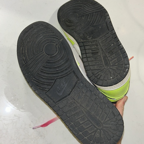 Air Jordan’s 1 high top lime green - Picture 4 of 6